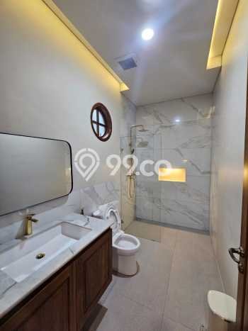 Ready to Use! Premium House LT 210m2 Desain Elegan di Blok M Ready to Use! Premium House LT 210m2 Desain Elegan di Blok M