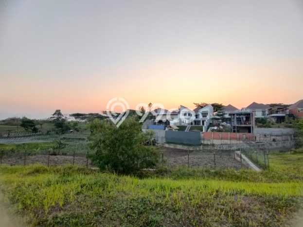 Tanah Dijual Area Strategis di Kota Baru Parahyangan Bandung 949m2 Tanah Dijual Area Strategis di Kota Baru Parahyangan Bandung 949m2