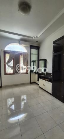 Rumah Elit Modern Tanpa Renovasi di Taman Kopo Indah Bandung Rumah Elit Modern Tanpa Renovasi di Taman Kopo Indah Bandung