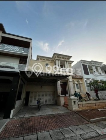 UNIT SPESIAL! Rumah area , 4 KT, Dekat Pusat Kota, Luas 276m2m² LB 690m2m² UNIT SPESIAL! Rumah area , 4 KT, Dekat Pusat Kota, Luas 276m2m² LB 690m2m²