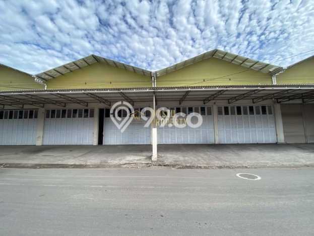 KAWASAN PREMIUM! Gudang di Kraton, Luas 300m2m², Akses Utama KAWASAN PREMIUM! Gudang di Kraton, Luas 300m2m², Akses Utama