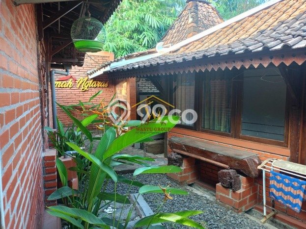 Vila Kawasan Moyudan, Luas 379m2m², Area Strategis Vila Kawasan Moyudan, Luas 379m2m², Area Strategis