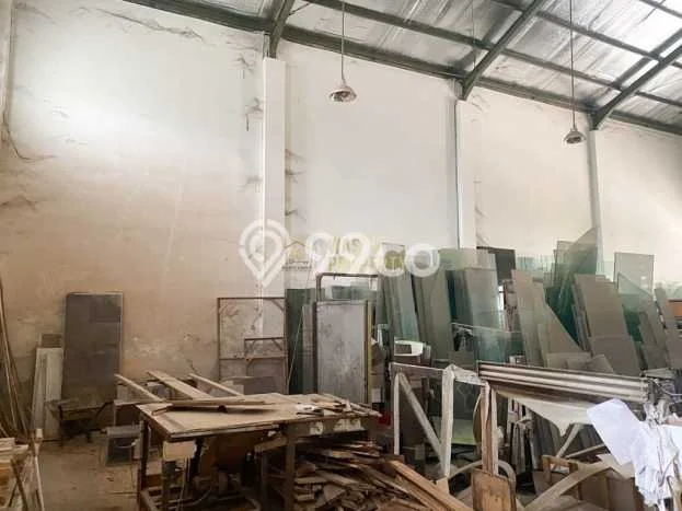 KAWASAN PREMIUM! Gudang di Kraton, Luas 300m2m², Akses Utama KAWASAN PREMIUM! Gudang di Kraton, Luas 300m2m², Akses Utama