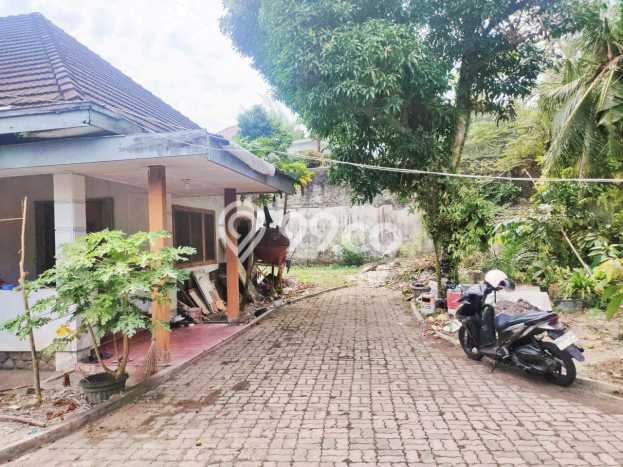 Vila di Medan Polonia, Ukuran 1212m2m², Akses ke fasilitas publik Vila di Medan Polonia, Ukuran 1212m2m², Akses ke fasilitas publik
