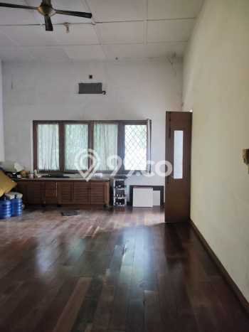Vila di Medan Polonia, Ukuran 1212m2m², Akses ke fasilitas publik Vila di Medan Polonia, Ukuran 1212m2m², Akses ke fasilitas publik