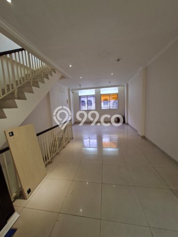 Ruko Premium Kawasan , Luas 135m2m², Jalan Utama, Tingkat Keramaian Tinggi Ruko Premium Kawasan , Luas 135m2m², Jalan Utama, Tingkat Keramaian Tinggi