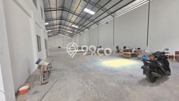 Unit Gudang Paling Strategis di Ngaliyan Semarang dengan LB 1080m2 Unit Gudang Paling Strategis di Ngaliyan Semarang dengan LB 1080m2