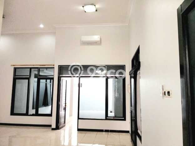 UNIT SPESIAL! Rumah di Tembalang, 2 KM, Dekat Pusat Kota, LT 240m2m² Bangunan 180m2m² UNIT SPESIAL! Rumah di Tembalang, 2 KM, Dekat Pusat Kota, LT 240m2m² Bangunan 180m2m²