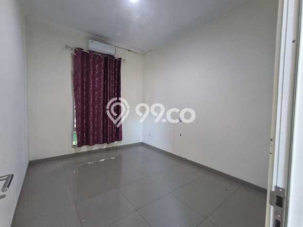 LOKASI STRATEGIS! Rumah di Semarang Barat, Dekat Stasiun, 2 KM, Luas 240m2m² Bangunan 150m2m² LOKASI STRATEGIS! Rumah di Semarang Barat, Dekat Stasiun, 2 KM, Luas 240m2m² Bangunan 150m2m²