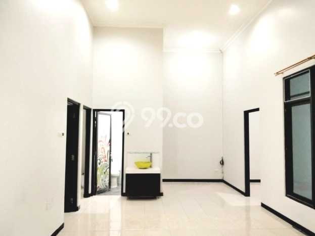 UNIT SPESIAL! Rumah di Tembalang, 2 KM, Dekat Pusat Kota, LT 240m2m² Bangunan 180m2m² UNIT SPESIAL! Rumah di Tembalang, 2 KM, Dekat Pusat Kota, LT 240m2m² Bangunan 180m2m²