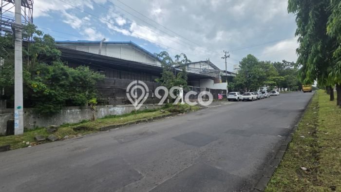 Gudang bagus disewakan di Ngaliyan Semarang dengan LB 2239m2 harga sewa terbaik Gudang bagus disewakan di Ngaliyan Semarang dengan LB 2239m2 harga sewa terbaik