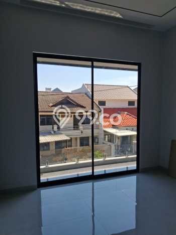 Rumah Elit Modern Siap Huni di Manyar Surabaya Rumah Elit Modern Siap Huni di Manyar Surabaya