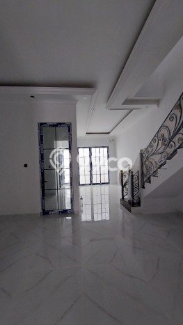 Hunian Super Mewah dengan Akses Paling Strategis di Mulyosari, Surabaya Hunian Super Mewah dengan Akses Paling Strategis di Mulyosari, Surabaya