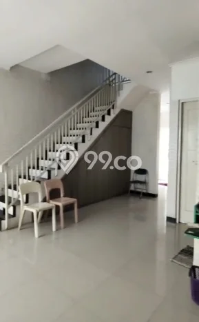 Rumah sewa siap pakai 4 Kamar Tidur di Mulyosari, Surabaya Rumah sewa siap pakai 4 Kamar Tidur di Mulyosari, Surabaya