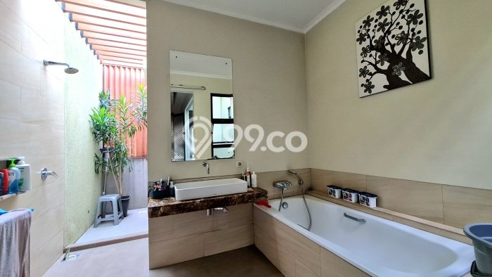 Rumah Mewah LB 500m2 Siap Huni Desain Elegan di BSD The Icon, Tangerang Rumah Mewah LB 500m2 Siap Huni Desain Elegan di BSD The Icon, Tangerang