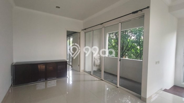 Disewakan Rumah Murah di BSD Green Wich Tangerang Punya 3 Kamar Tidur Disewakan Rumah Murah di BSD Green Wich Tangerang Punya 3 Kamar Tidur