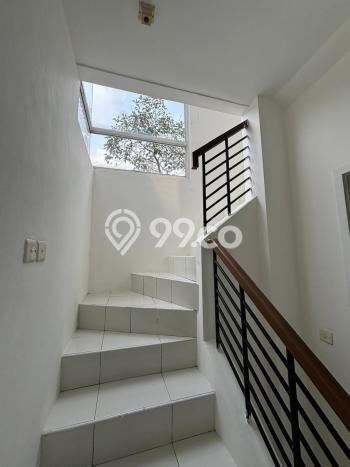 For Sale Hunian Rumah Terawat 3 KT di BSD City, Tangerang For Sale Hunian Rumah Terawat 3 KT di BSD City, Tangerang