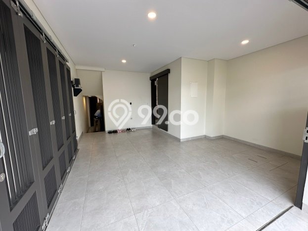 Ready to Use! Premium House LT 209m2 Desain Elegan di Gading Serpong Ready to Use! Premium House LT 209m2 Desain Elegan di Gading Serpong