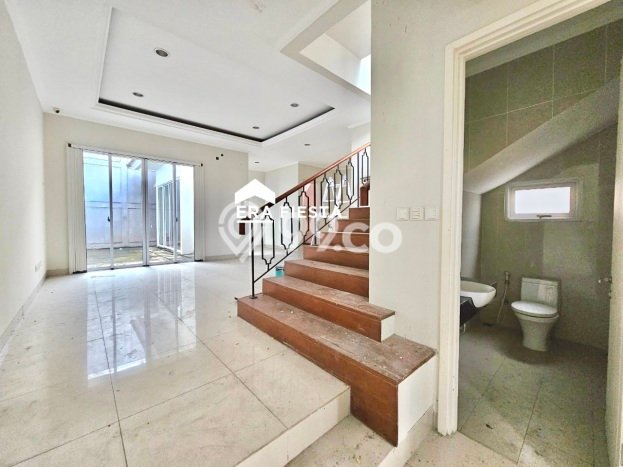 Rumah Elit LB 130m2 Siap Huni Desain Elegan di BSD Green Wich, Tangerang Rumah Elit LB 130m2 Siap Huni Desain Elegan di BSD Green Wich, Tangerang