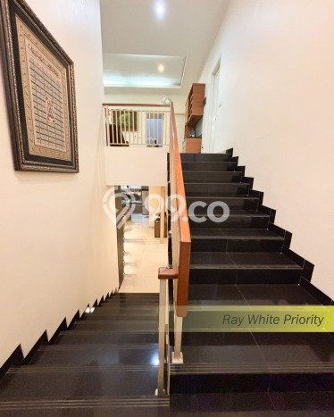 Hunian Mewah Siap Huni LT 271m2 di Serpong, Tangerang Selatan Hunian Mewah Siap Huni LT 271m2 di Serpong, Tangerang Selatan