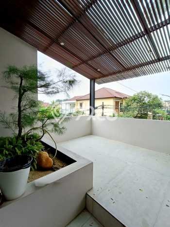 Ready to Use! Premium House LT 200m2 Desain Elegan di Bintaro Ready to Use! Premium House LT 200m2 Desain Elegan di Bintaro
