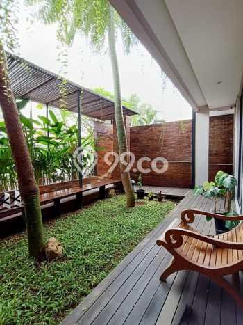 Ready to Use! Premium House LT 200m2 Desain Elegan di Bintaro Ready to Use! Premium House LT 200m2 Desain Elegan di Bintaro