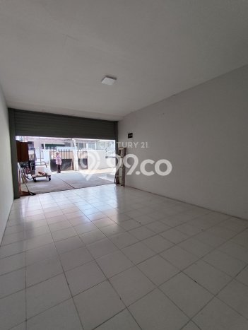Rumah Mewah LB 196m2 Siap Huni Desain Elegan di Pulomas, Jakarta Timur Rumah Mewah LB 196m2 Siap Huni Desain Elegan di Pulomas, Jakarta Timur