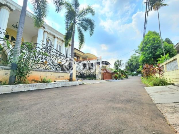 Ready to Use! Luxury House LT 783m2 Desain Elegan di Warung Buncit Ready to Use! Luxury House LT 783m2 Desain Elegan di Warung Buncit