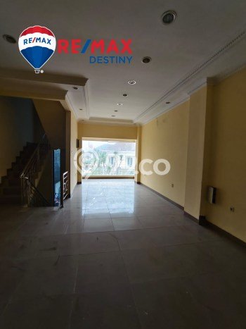 Ruko Disewa di Jakarta Selatan dengan LB 596m2 Area Komersial Ramai Ruko Disewa di Jakarta Selatan dengan LB 596m2 Area Komersial Ramai