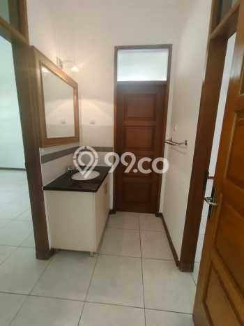 Rumah Luxury Modern Tanpa Renovasi di Kemang Jakarta Selatan Rumah Luxury Modern Tanpa Renovasi di Kemang Jakarta Selatan