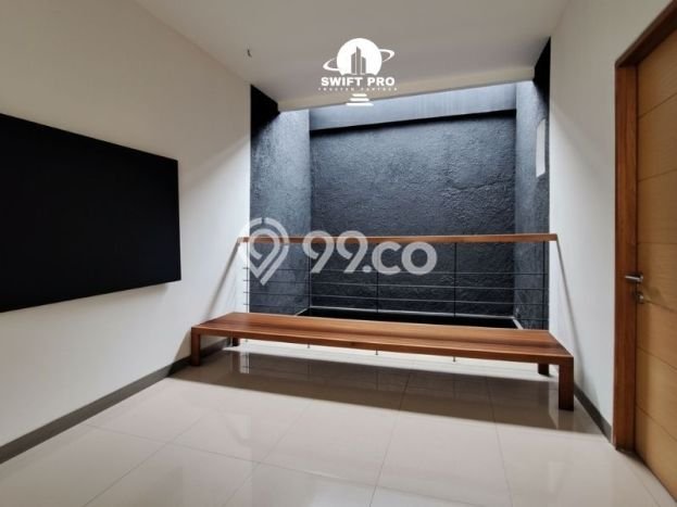 For Sale! Luxury House LT 228m2 Desain Elegan di Pejaten For Sale! Luxury House LT 228m2 Desain Elegan di Pejaten
