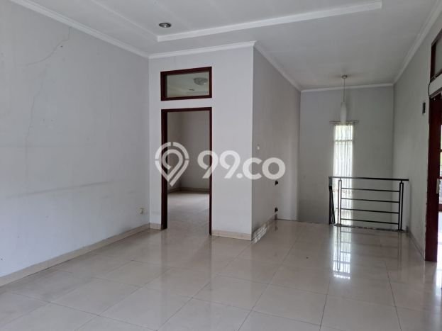 Rumah Lokasi Strategis di Batununggal, Bandung, LT 325m2m² Bangunan 290m2m² Rumah Lokasi Strategis di Batununggal, Bandung, LT 325m2m² Bangunan 290m2m²