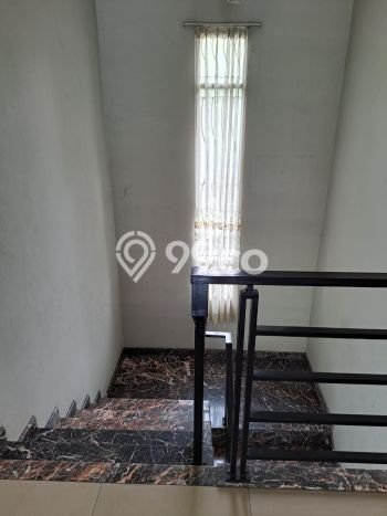 Rumah Lokasi Strategis di Batununggal, Bandung, LT 325m2m² Bangunan 290m2m² Rumah Lokasi Strategis di Batununggal, Bandung, LT 325m2m² Bangunan 290m2m²