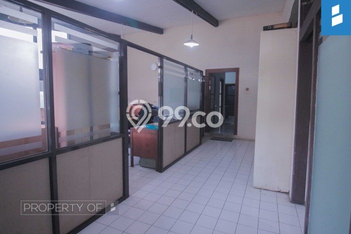 Rumah lokasi Sukasari, Bandung, LT 710m² LB 350m² Rumah lokasi Sukasari, Bandung, LT 710m² LB 350m²