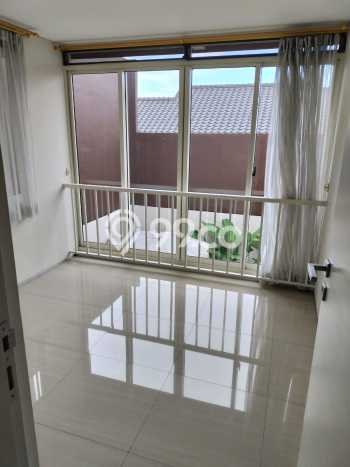 LISTING BARU! Rumah Premium area , Luas 220m2m² Bangunan 270m2m² LISTING BARU! Rumah Premium area , Luas 220m2m² Bangunan 270m2m²