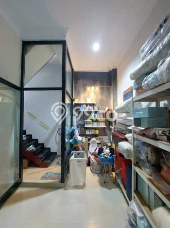 Hunian Mewah LB 250m2 Siap Pakai Desain Elegan di Green garden, Jakarta Barat Hunian Mewah LB 250m2 Siap Pakai Desain Elegan di Green garden, Jakarta Barat