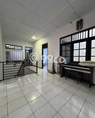 Ready to Use! Premium House LT 240m2 Desain Elegan di Jelambar Ready to Use! Premium House LT 240m2 Desain Elegan di Jelambar