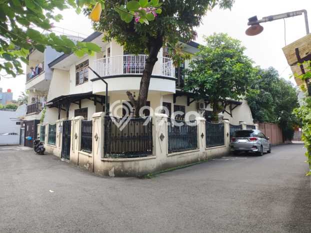 Dijual Rumah Luas Elegan Dengan View Eksklusif di Kemanggisan, Jakarta Barat Dijual Rumah Luas Elegan Dengan View Eksklusif di Kemanggisan, Jakarta Barat
