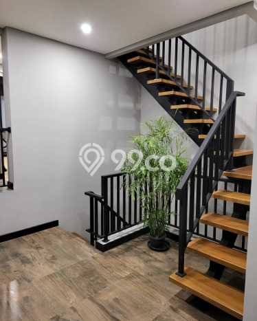 For Sale! Luxury House LT 140m2 Desain Modern di Pondok Indah For Sale! Luxury House LT 140m2 Desain Modern di Pondok Indah