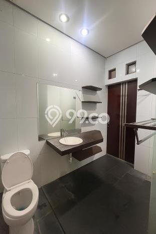 Rumah Modern Cantik 5 KT Siap Huni di Serpong Utara Rumah Modern Cantik 5 KT Siap Huni di Serpong Utara