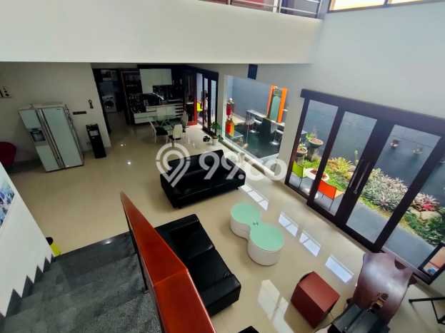 Lokasi strategis! Rumah siap huni disewakan di Batununggal LB 300m2 Lokasi strategis! Rumah siap huni disewakan di Batununggal LB 300m2