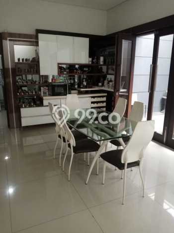 Lokasi strategis! Rumah siap huni disewakan di Batununggal LB 300m2 Lokasi strategis! Rumah siap huni disewakan di Batununggal LB 300m2