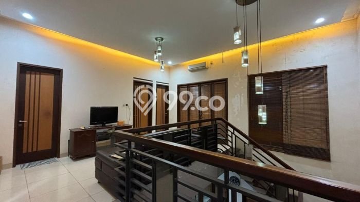 Hunian Elit LB 198m2 Siap Pakai Desain Elegan di Surya Sumantri, Bandung Hunian Elit LB 198m2 Siap Pakai Desain Elegan di Surya Sumantri, Bandung