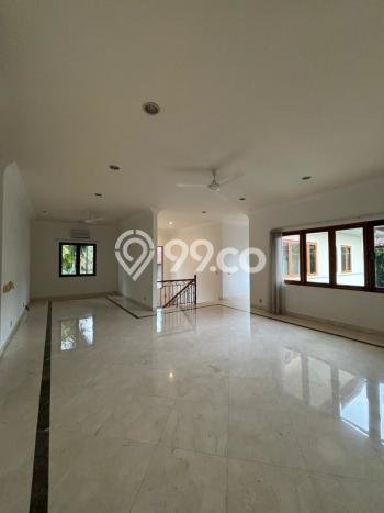 Sewa Rumah Nyaman di Kemang LT 700m2 / LB 500m2 Kondisi Bagus Sewa Rumah Nyaman di Kemang LT 700m2 / LB 500m2 Kondisi Bagus
