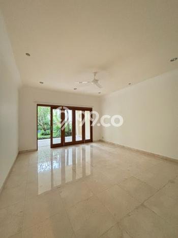 Sewa Rumah Nyaman di Kemang LT 700m2 / LB 500m2 Kondisi Bagus Sewa Rumah Nyaman di Kemang LT 700m2 / LB 500m2 Kondisi Bagus