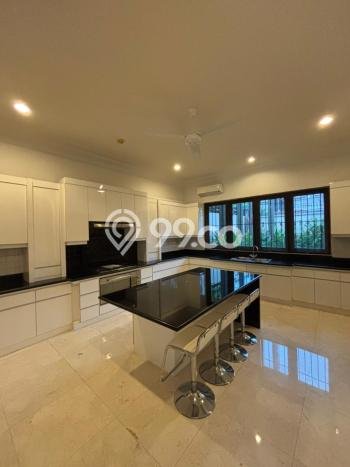 Sewa Rumah Nyaman di Kemang LT 700m2 / LB 500m2 Kondisi Bagus Sewa Rumah Nyaman di Kemang LT 700m2 / LB 500m2 Kondisi Bagus