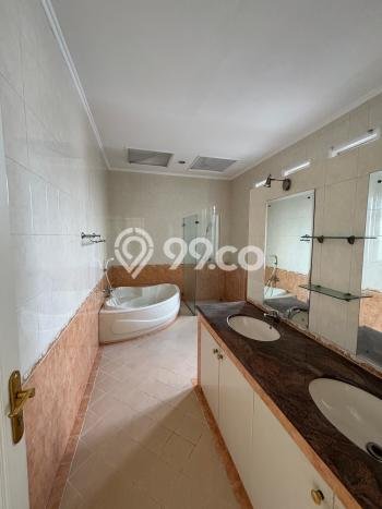 Sewa Rumah Nyaman LT 875m2 / LB 500m2 di Kemang, Jakarta Selatan Sewa Rumah Nyaman LT 875m2 / LB 500m2 di Kemang, Jakarta Selatan
