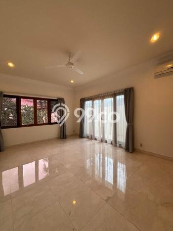 Sewa Rumah Nyaman di Kemang LT 700m2 / LB 500m2 Kondisi Bagus Sewa Rumah Nyaman di Kemang LT 700m2 / LB 500m2 Kondisi Bagus