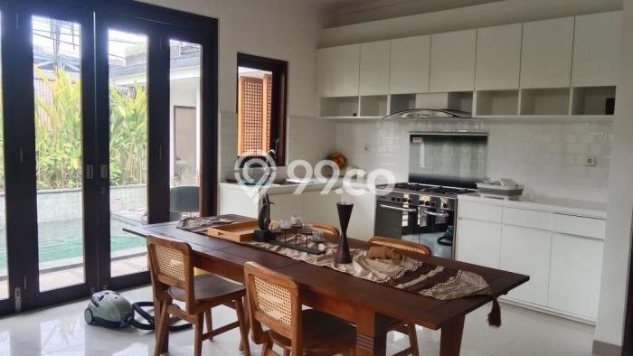Vila di , Dimensi 240m2m², Dekat dengan transportasi umum Vila di , Dimensi 240m2m², Dekat dengan transportasi umum