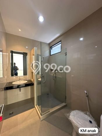 Jual Rumah Luas Elegan Dengan View Cantik di Graha, Surabaya Jual Rumah Luas Elegan Dengan View Cantik di Graha, Surabaya